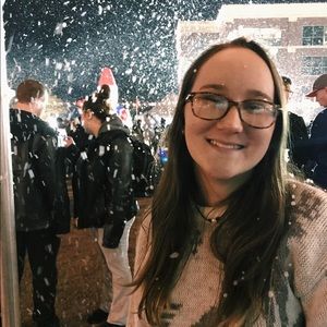 Meet your Posher, Chloe